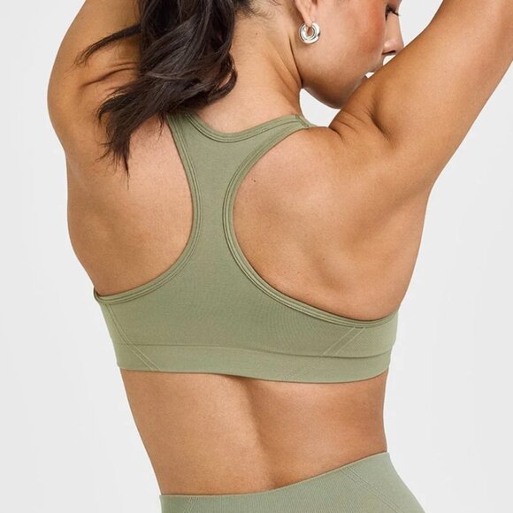 Effortless Seamless Racer Back Sports Bra with White Logo - Picture 4 of 4